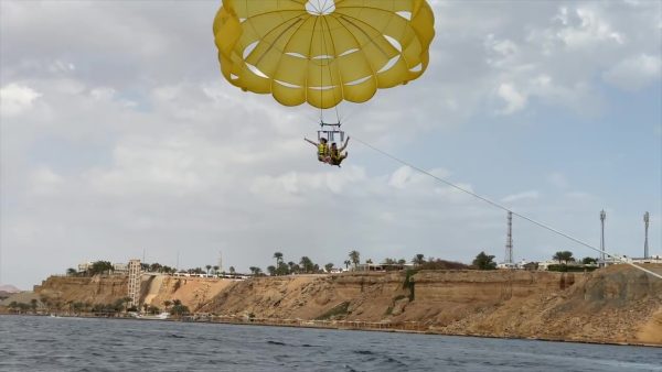 Parachute ascensionnel à Charm el-Cheikh.