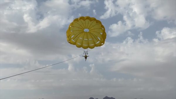 Parachute ascensionnel à Charm el-Cheikh.