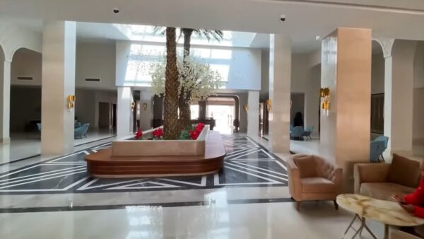 Bellagio Beach Resort & Spa hall - lepremierguide
