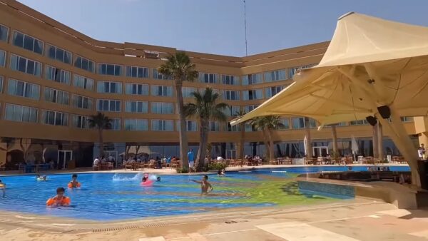 Hilton plaza Hurghada pool - lepremierguide